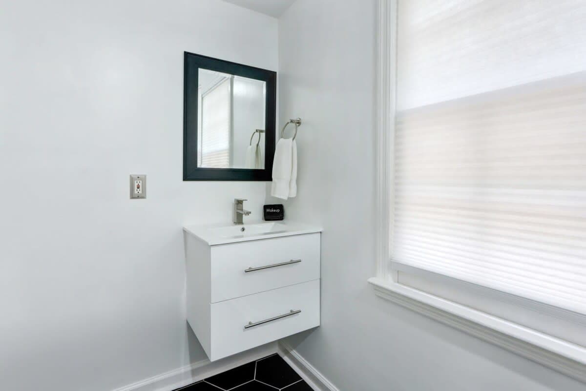 A Step Onto Jones Street A Step Onto Jones Street