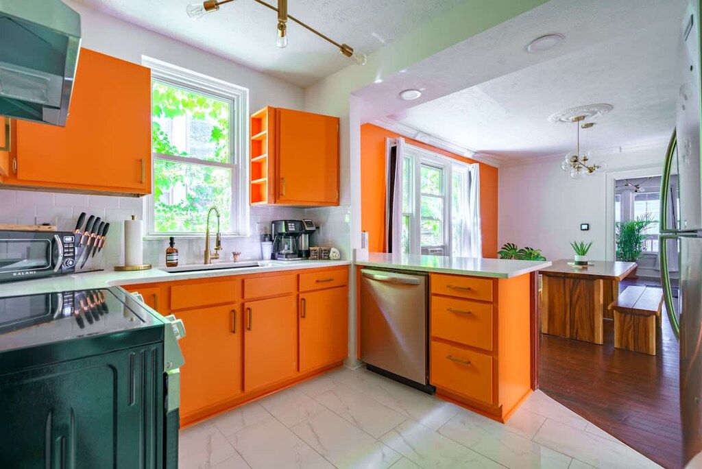 Enjoy a fully equipped kitchen with a microwave, toaster, and rice maker, plus all the cooking essentials for a perfect meal every time