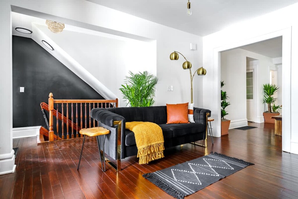 A little bit of bold, a little bit of cozy & a whole lot of style! ✨ This unique space is designed for ultimate comfort & relaxation