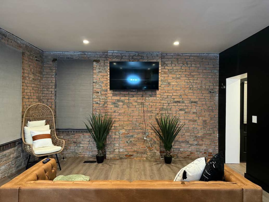 Enjoy the spacious, inviting living room at Russel Masterhouse where modern decor and comfortable seating create a relaxing Columbus Airbnb retreat. Perfect for unwinding and socializing! 