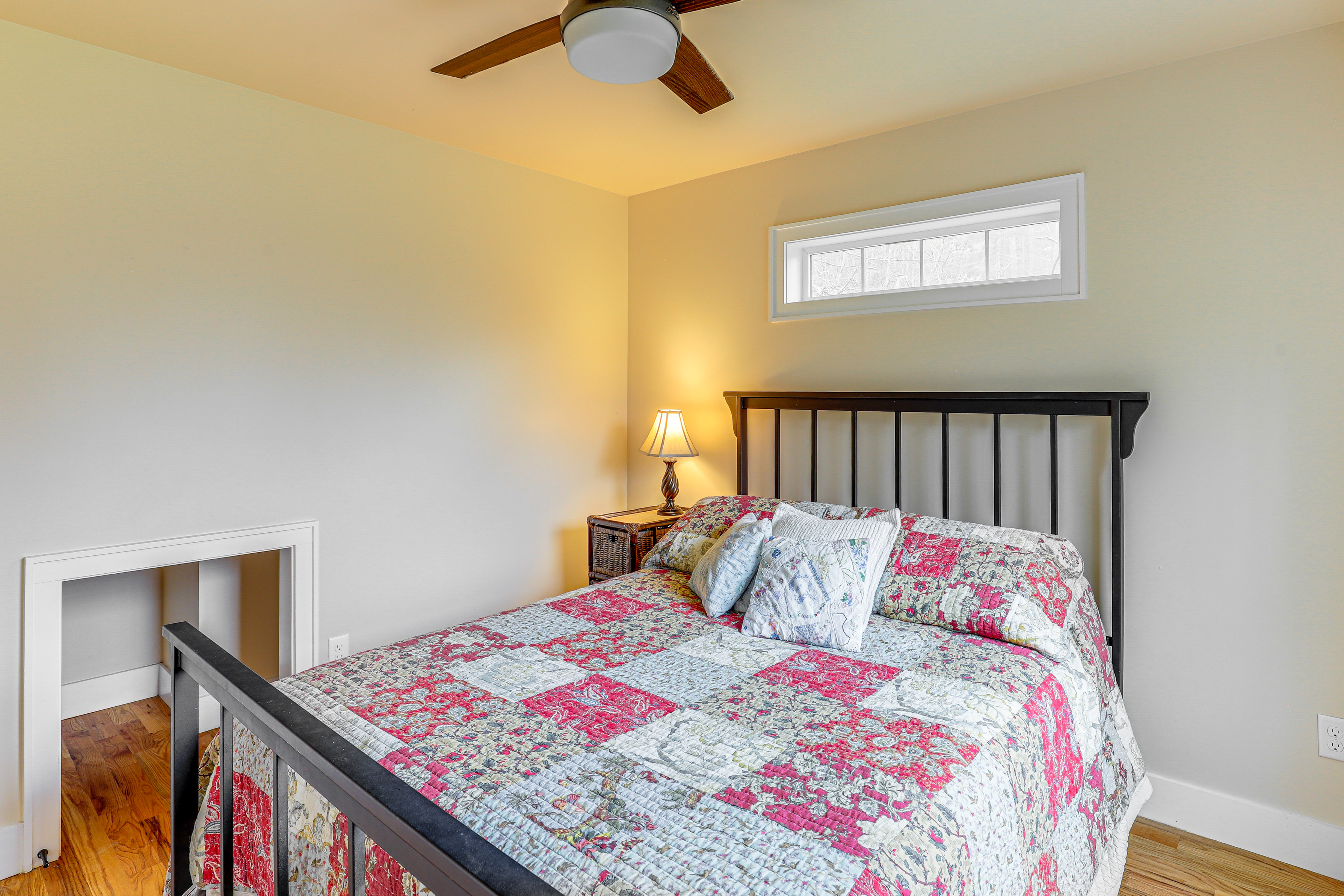 On Farm: Charming Hendersonville Retreat!