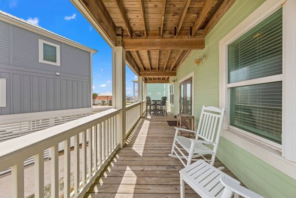 Spacious balcony with lots of seating options!