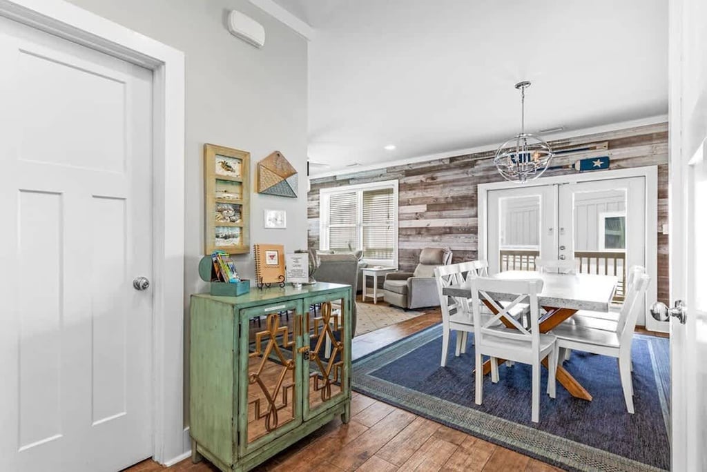 Find stay info & local tips at the entry table—sign our guest book!