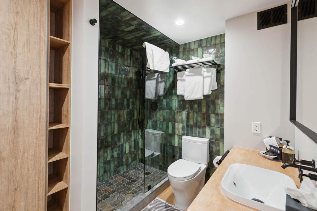 lodgetower-486-0611_53456666066_o