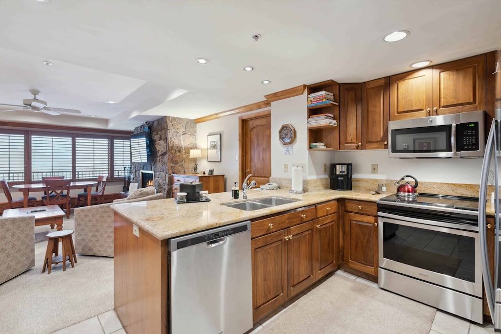 lodgetower-686-8081_53375353264_o