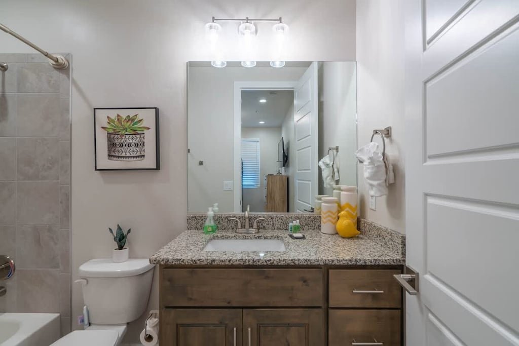 Private Bathroom in Bedroom 6