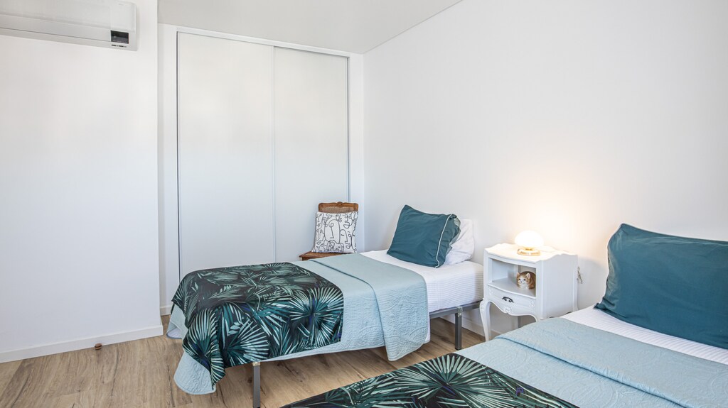 2 single bed - AC - BY BEDZY