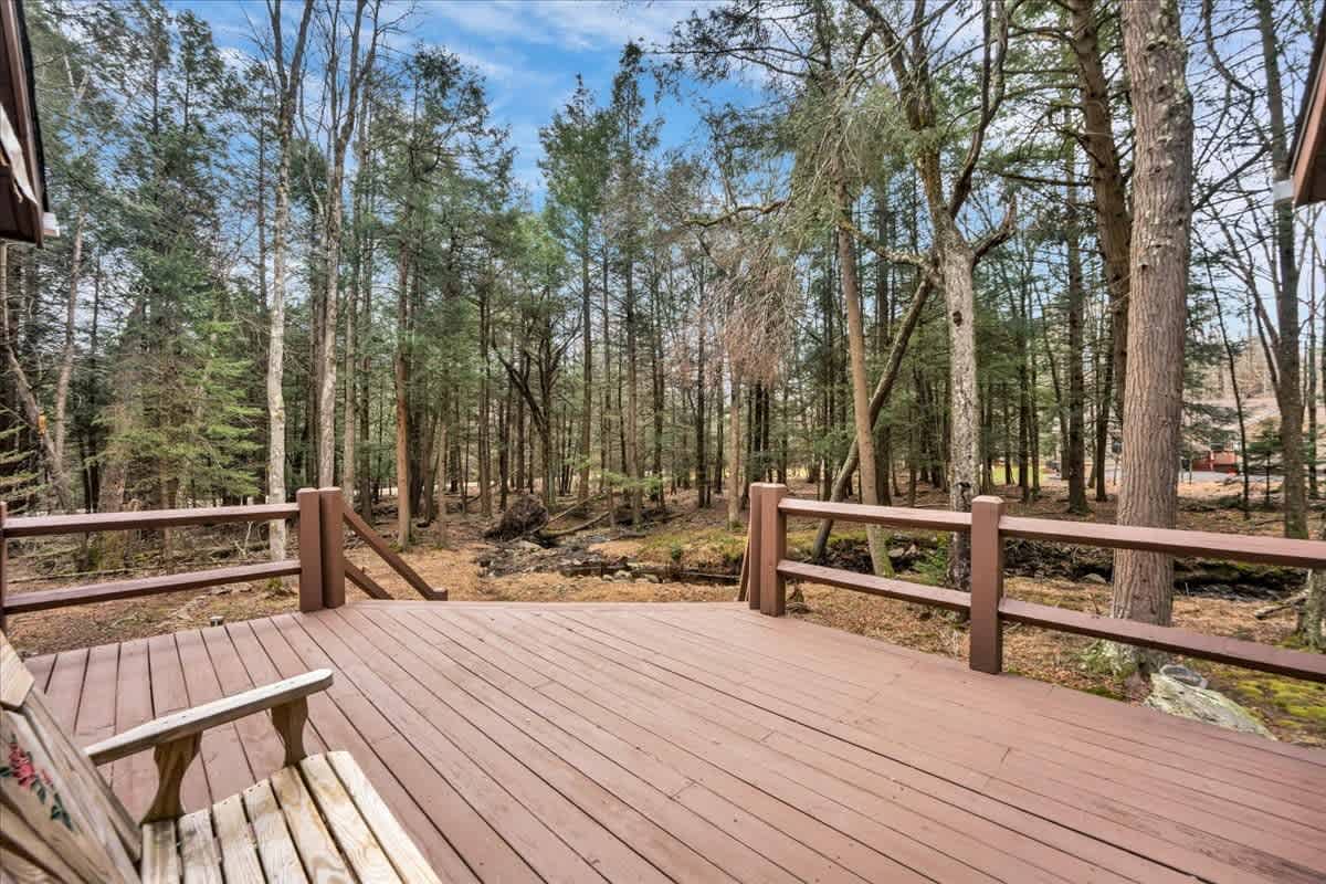 Riverside Escape-Fire Pit- Huge Wrap around Patio 