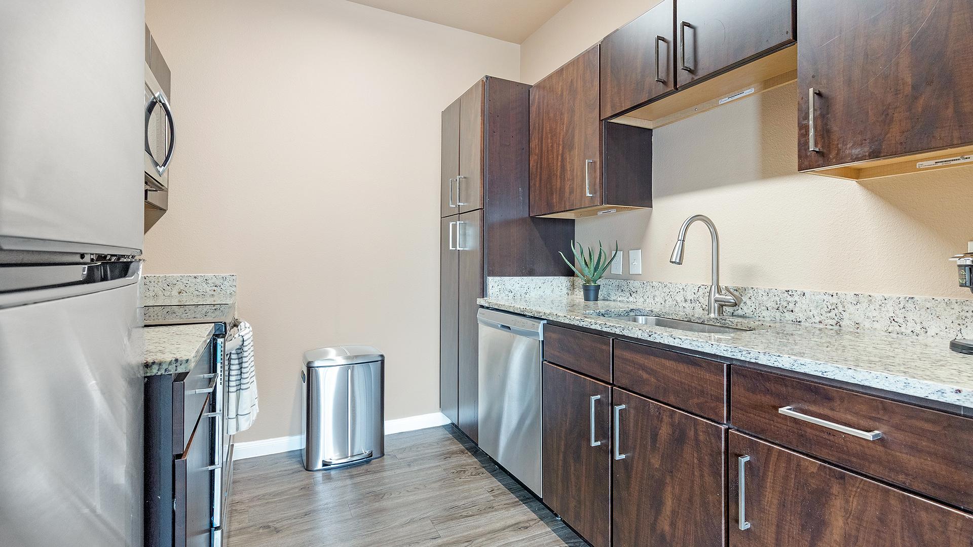 Stylish 1BD, Gym, Pool