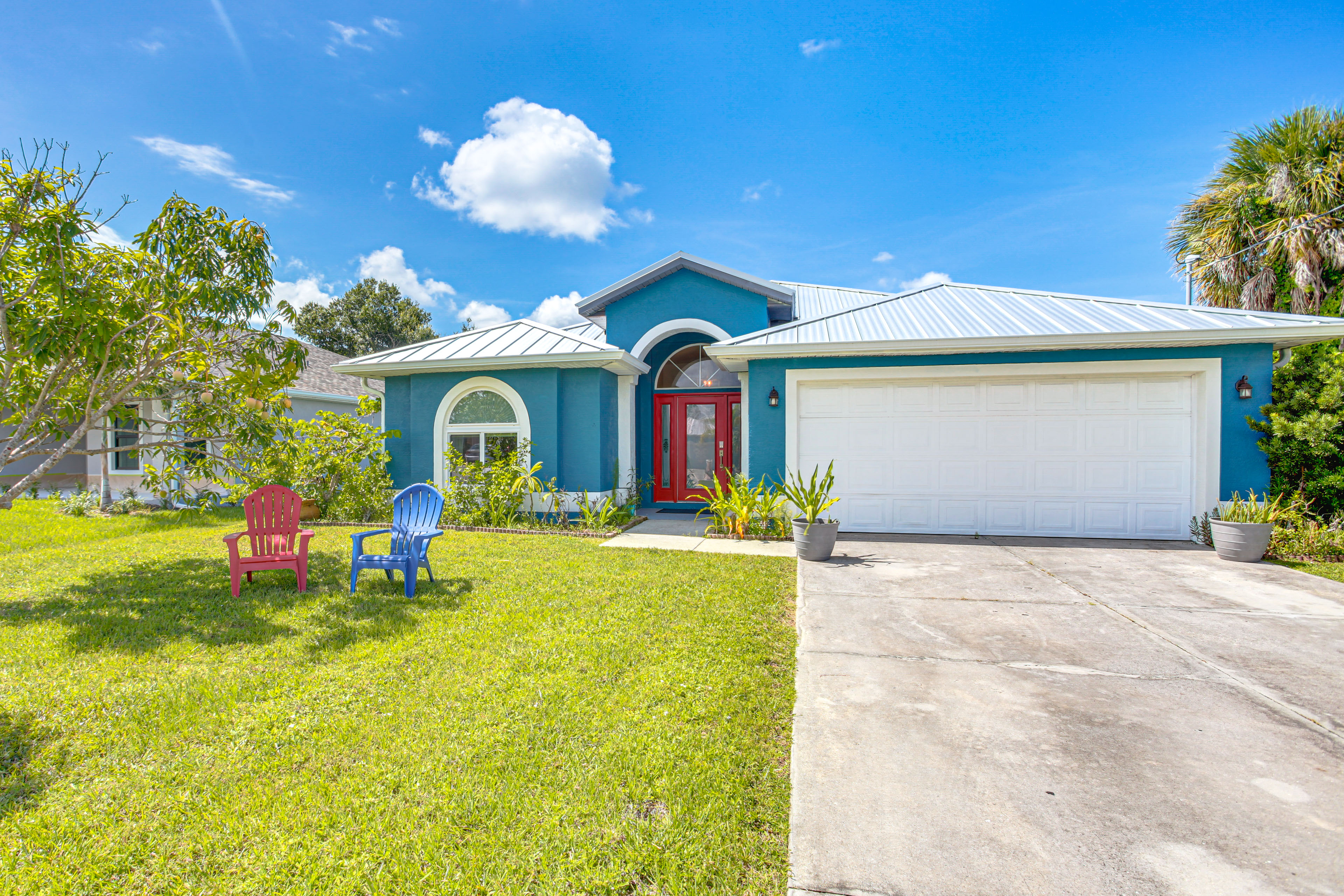 Swim, Golf & Hike: Family Home in Rotonda West!