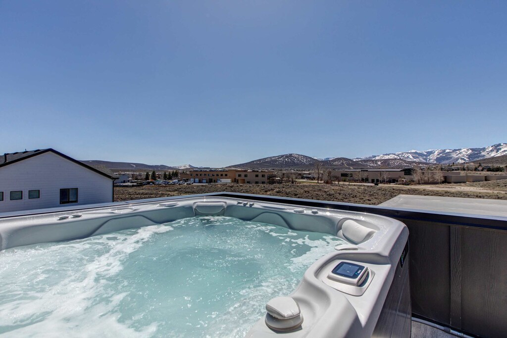 Enjoy this Large hot tub with amazing views! 