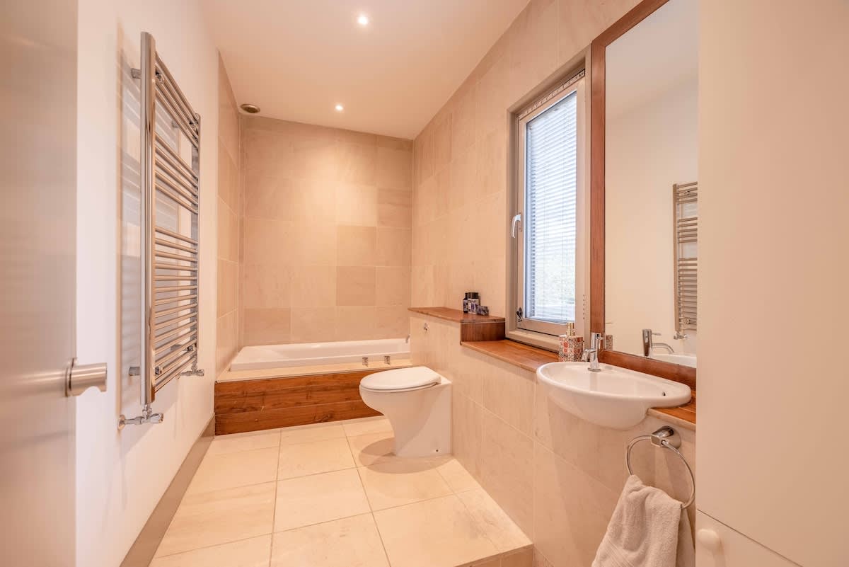 Spacious Family Home near Windsor