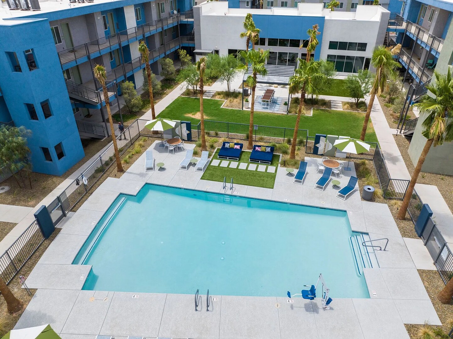 Stylish 2BD, Pool, Clubhouse Stylish 2BD, Pool, Clubhouse