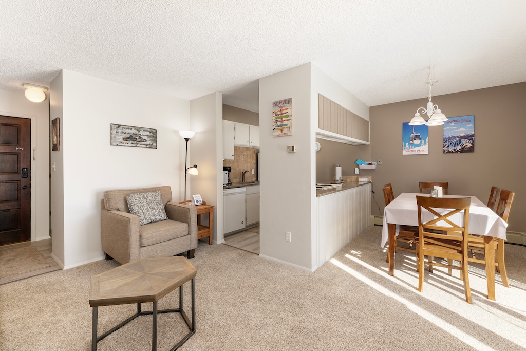 SWP Meadow Ridge 9-4 living and dininig area