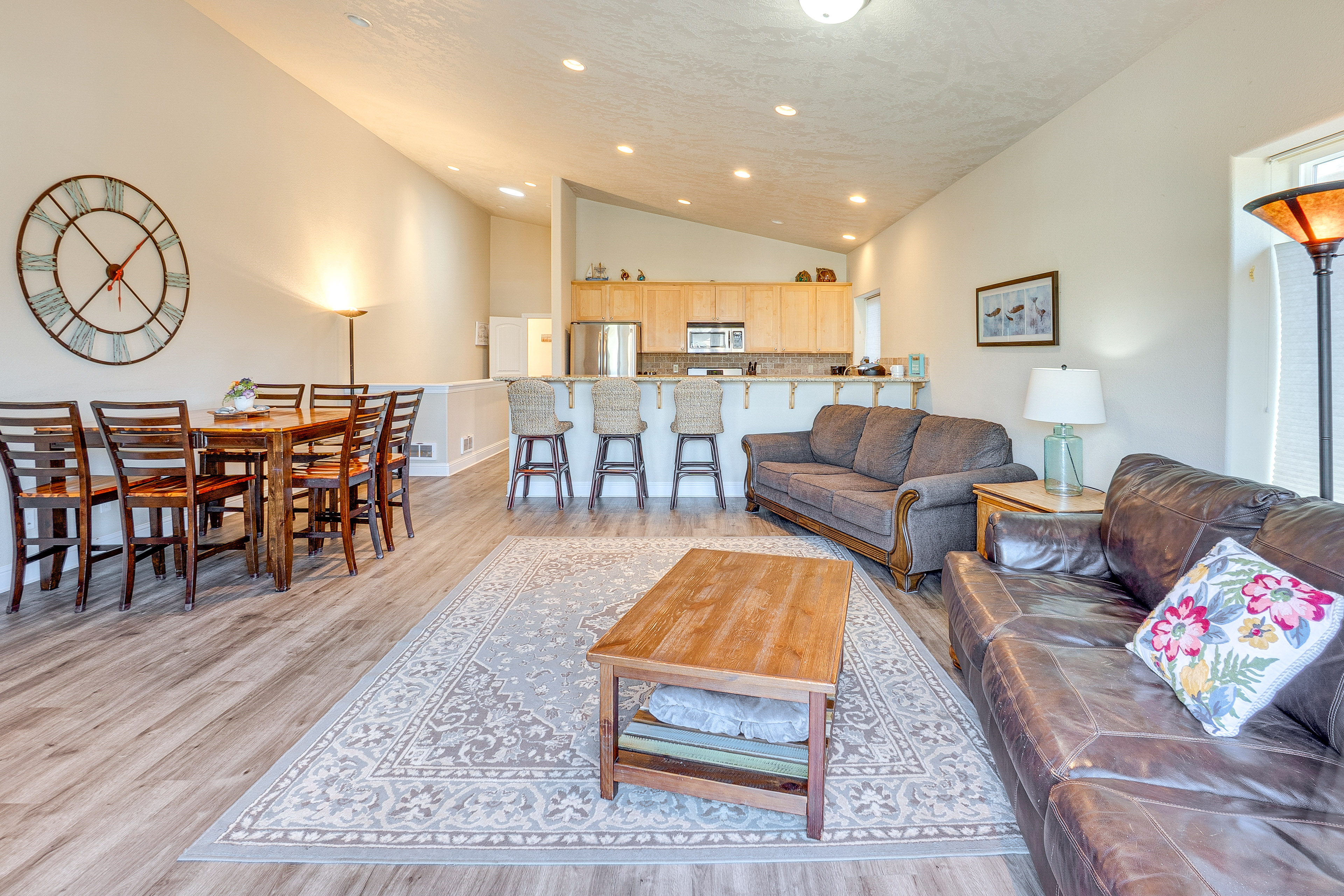 Steps to Shore: Home w/ Hot Tub in Gold Beach