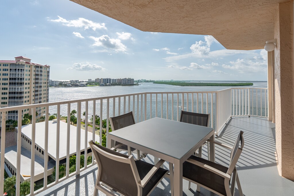 You can enjoy your coffee or meal on the balcony and soak in the views.