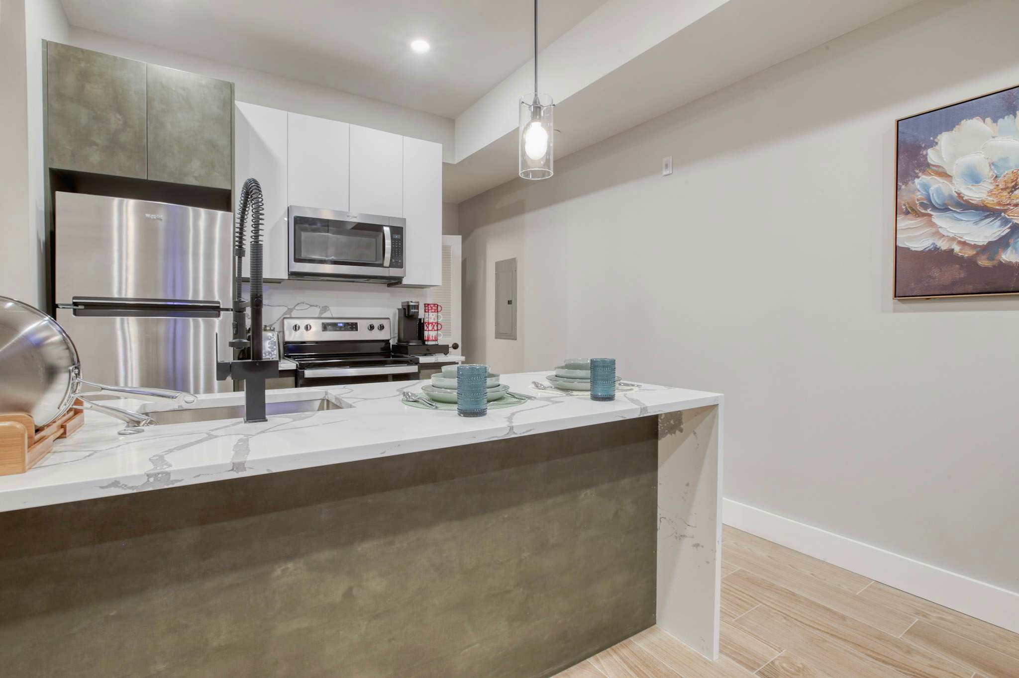 One Sky Loft | Bi-Level Suite, King Bed