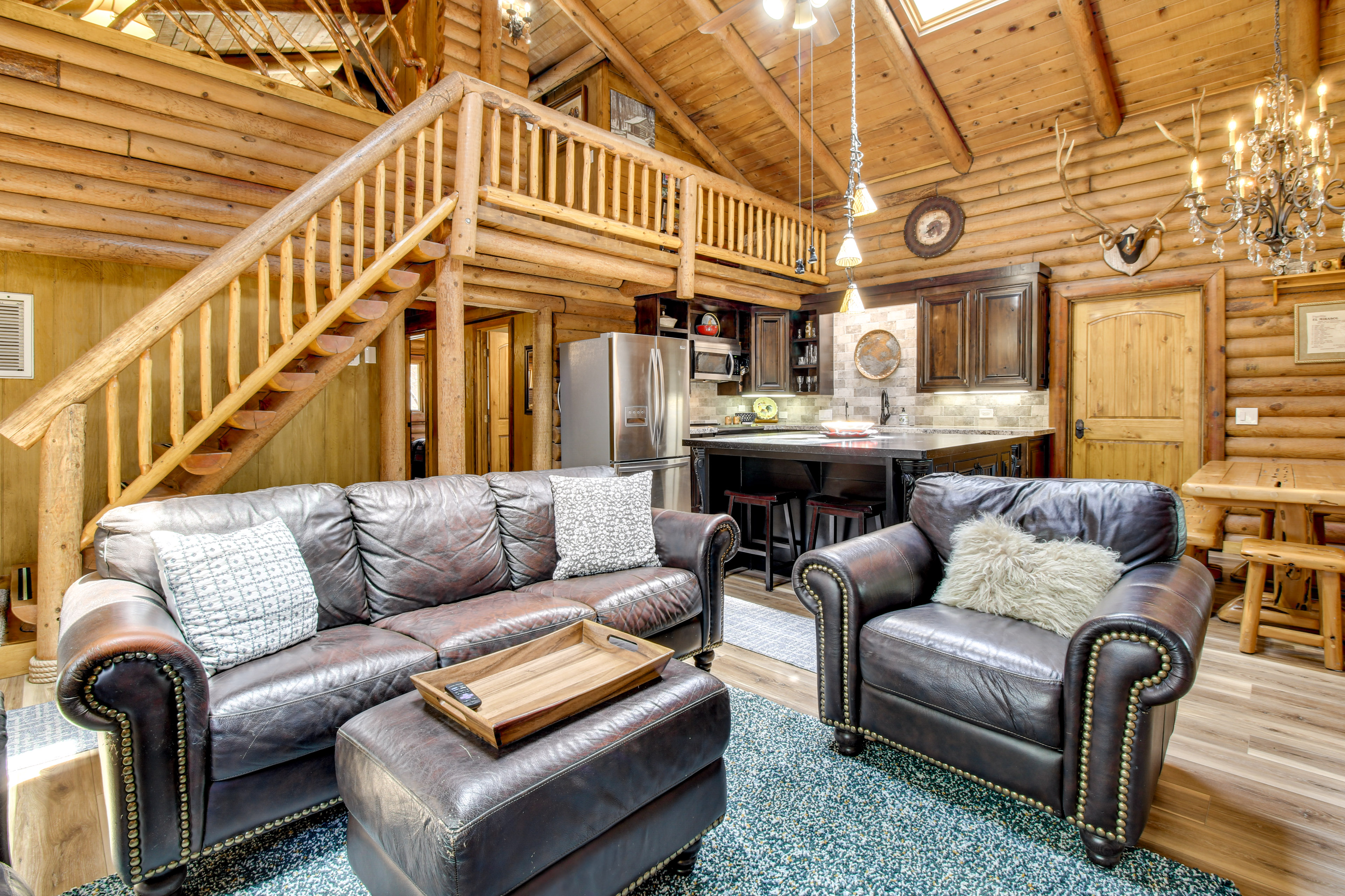 Cozy Log Cabin on 1/2 Acre in Lakeside!