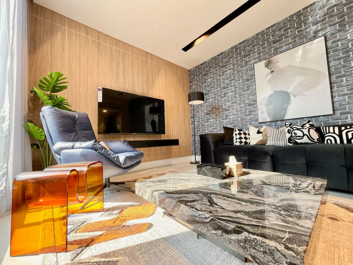 C Living - Executive Apartment