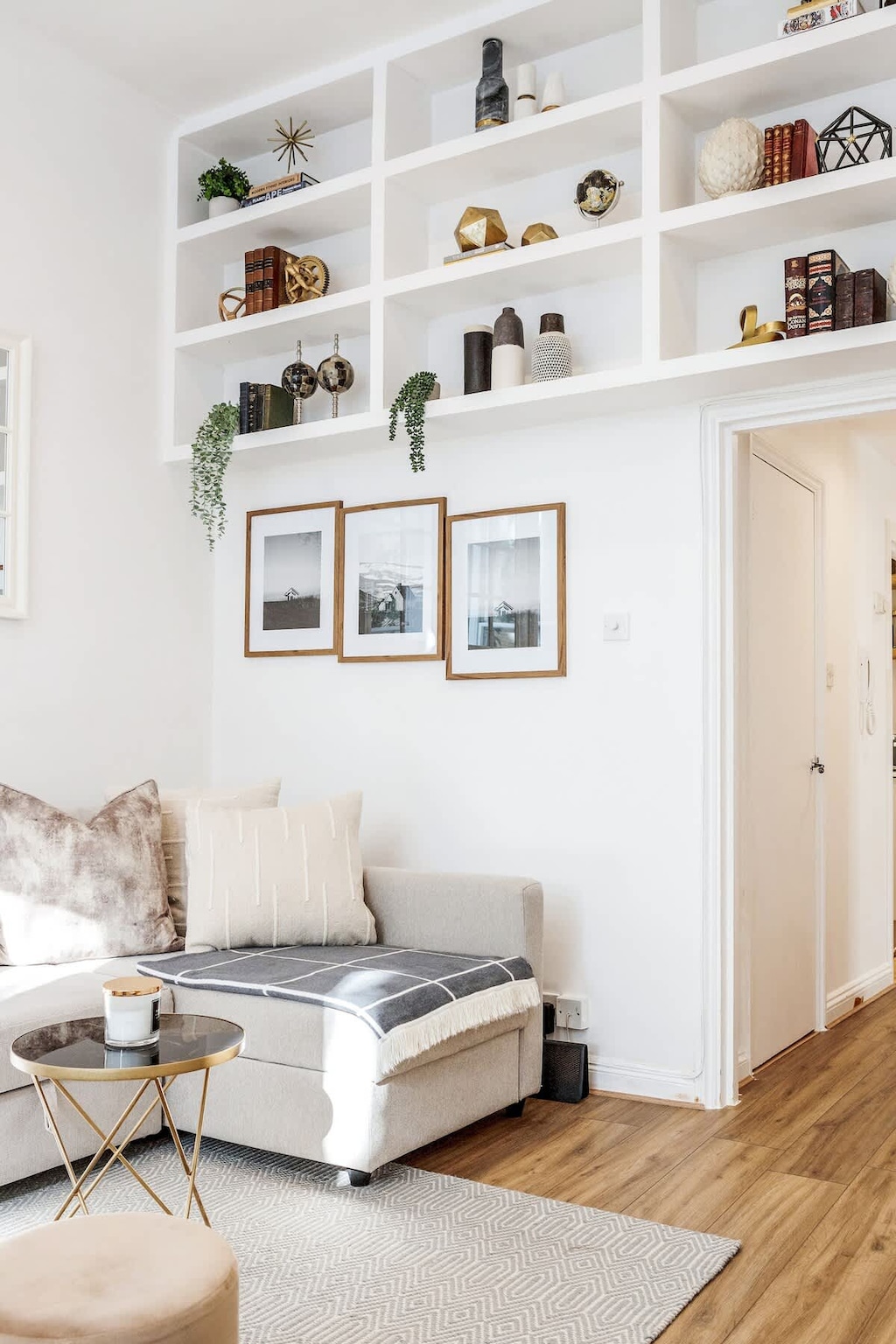 Rooms: Living area
