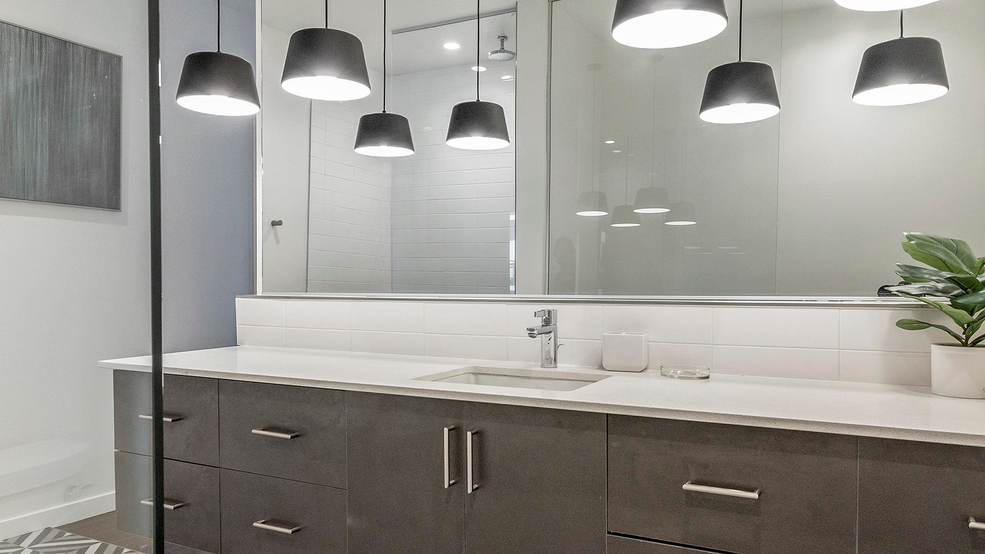 Stylish 2BD, Courtyard, Clubhouse