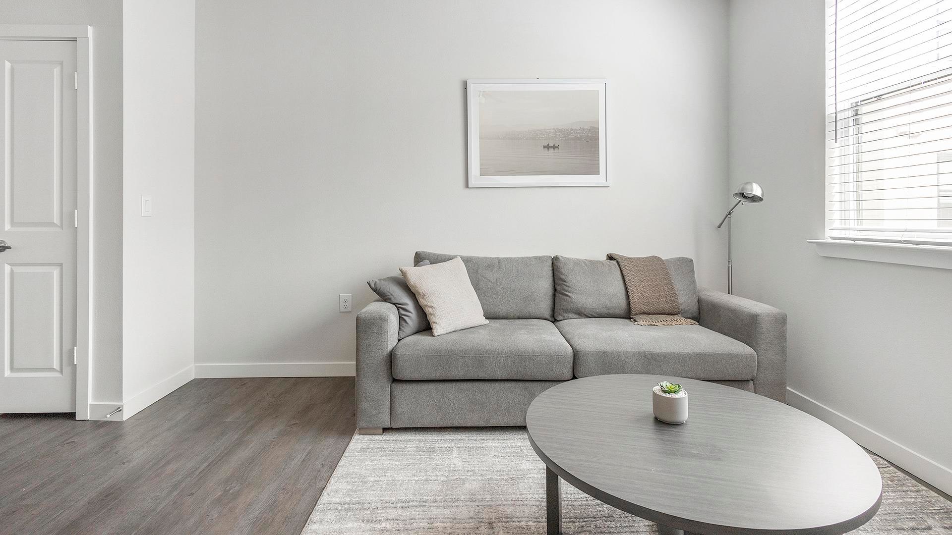 Beautiful 1BD, Gym, Pool