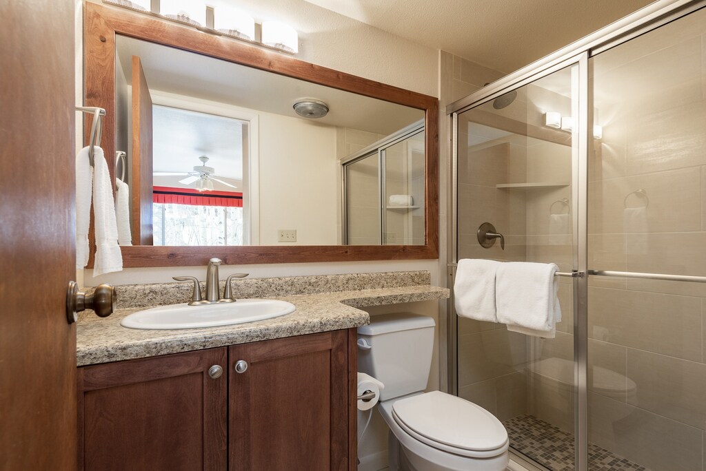 En-suite main bathroom