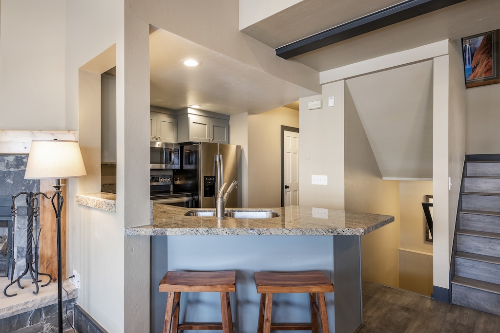 Breakfast bar seating for 2 at the kitchen counter