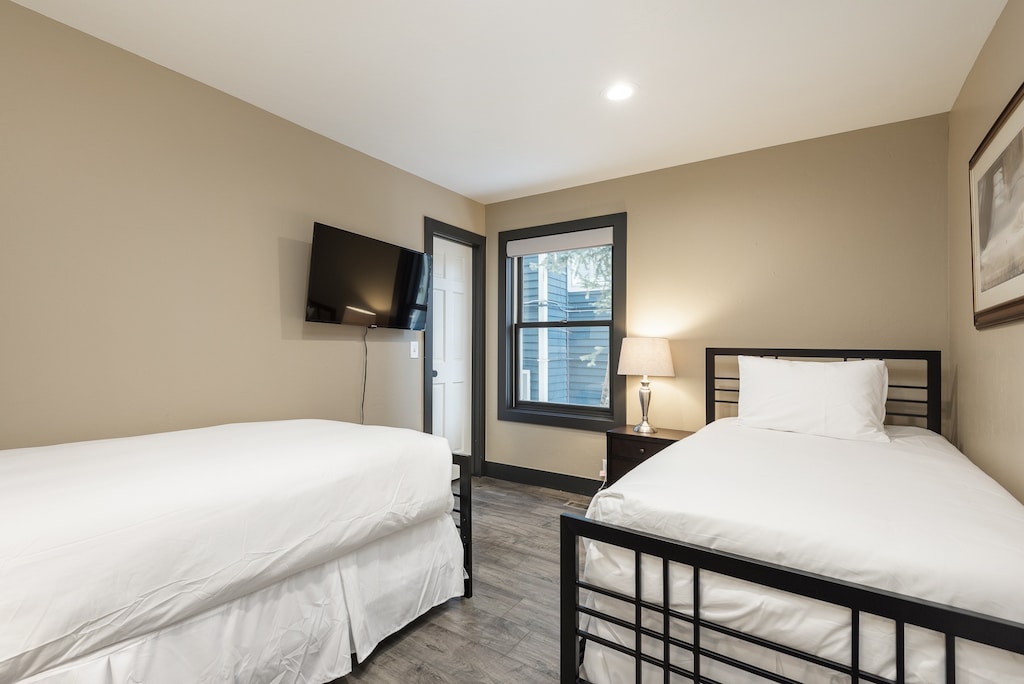 Guest bedroom twin + twin on 2nd level