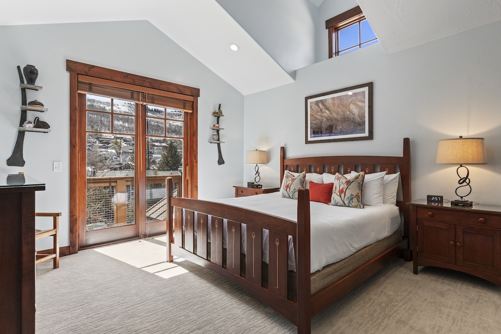 The Town Pointe B304 condominium is the perfect location to ski-in/out to Town Lift and walk to Historic Main Street - Park City, Utah.