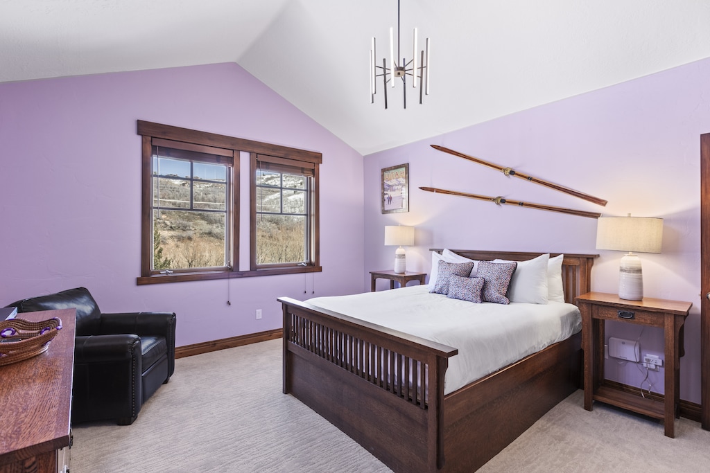 The Town Pointe B304 condominium is the perfect location to ski-in/out to Town Lift and walk to Historic Main Street - Park City, Utah.