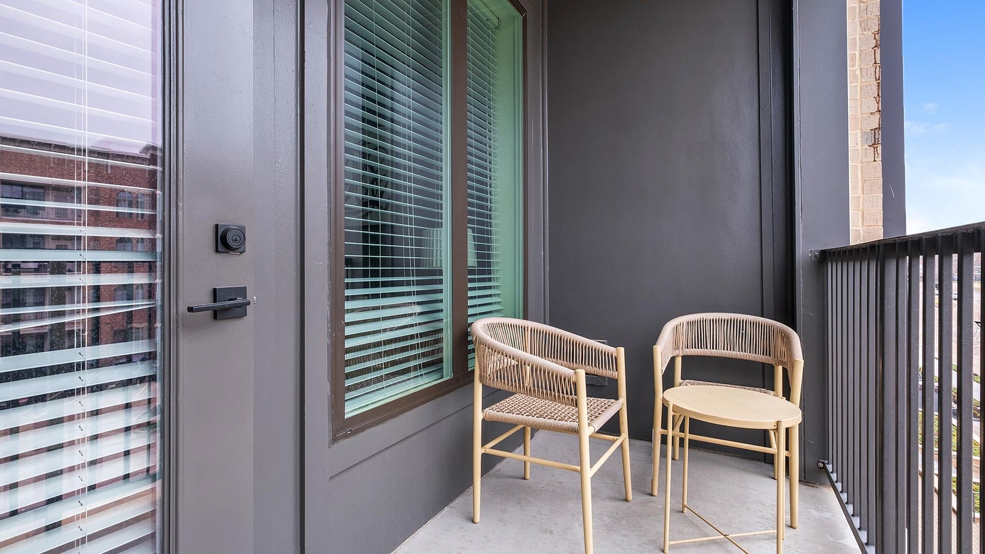 Modern 2BD, Courtyard, Pool