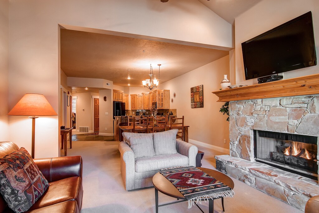 Open living dining kitchen - ParkCityLodging_TownPointe303B_Living_3