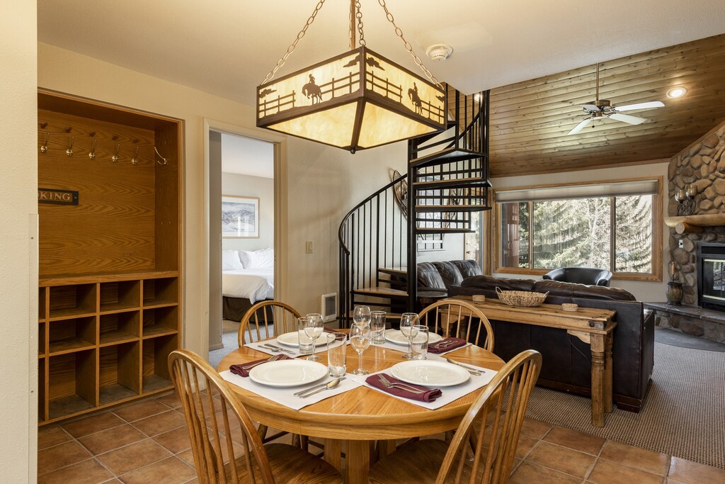 Dining table with seating for 4
