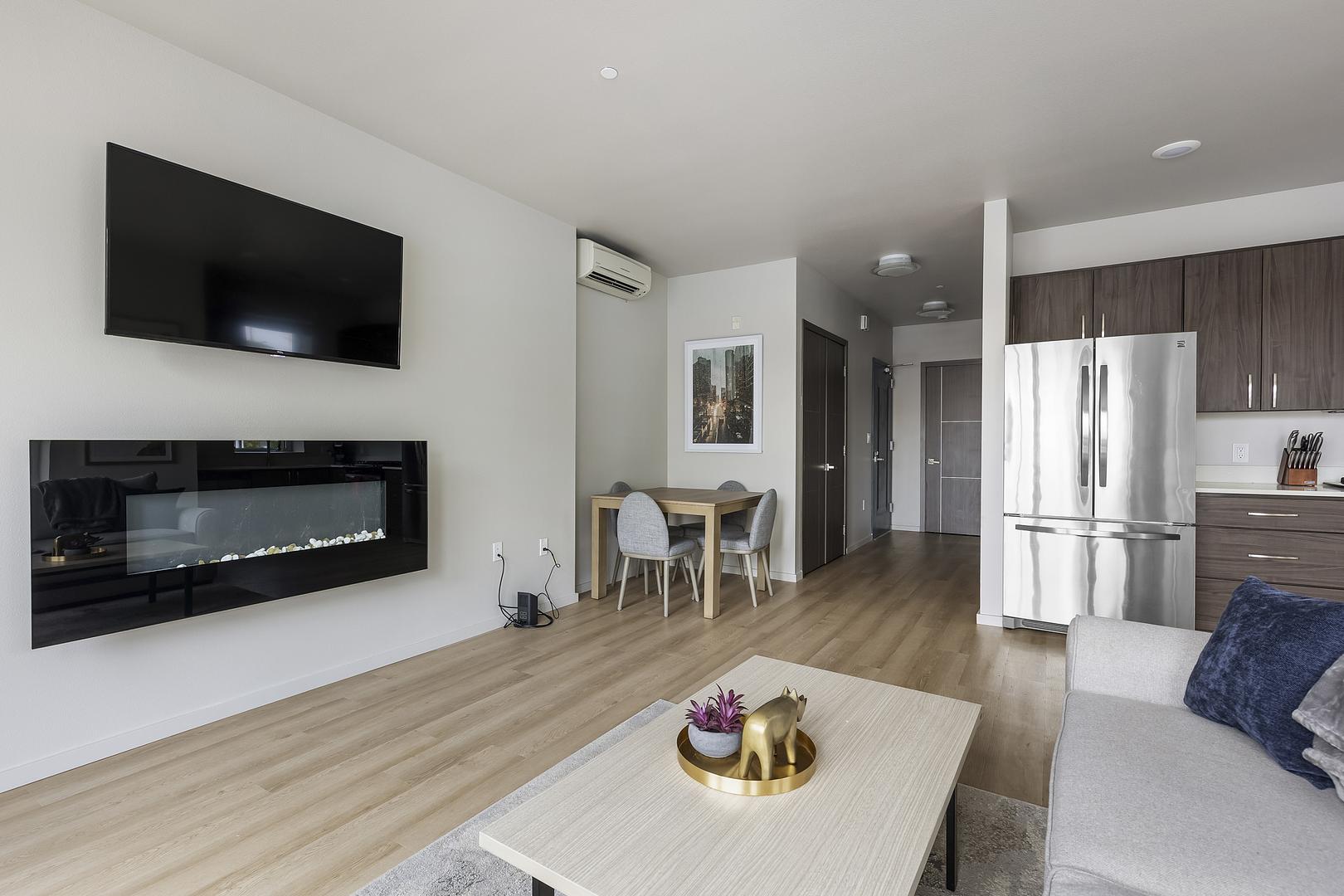 Beautiful 1BD, Gym, Pool