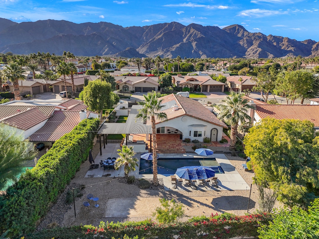 Ariel view of the entire backyard.