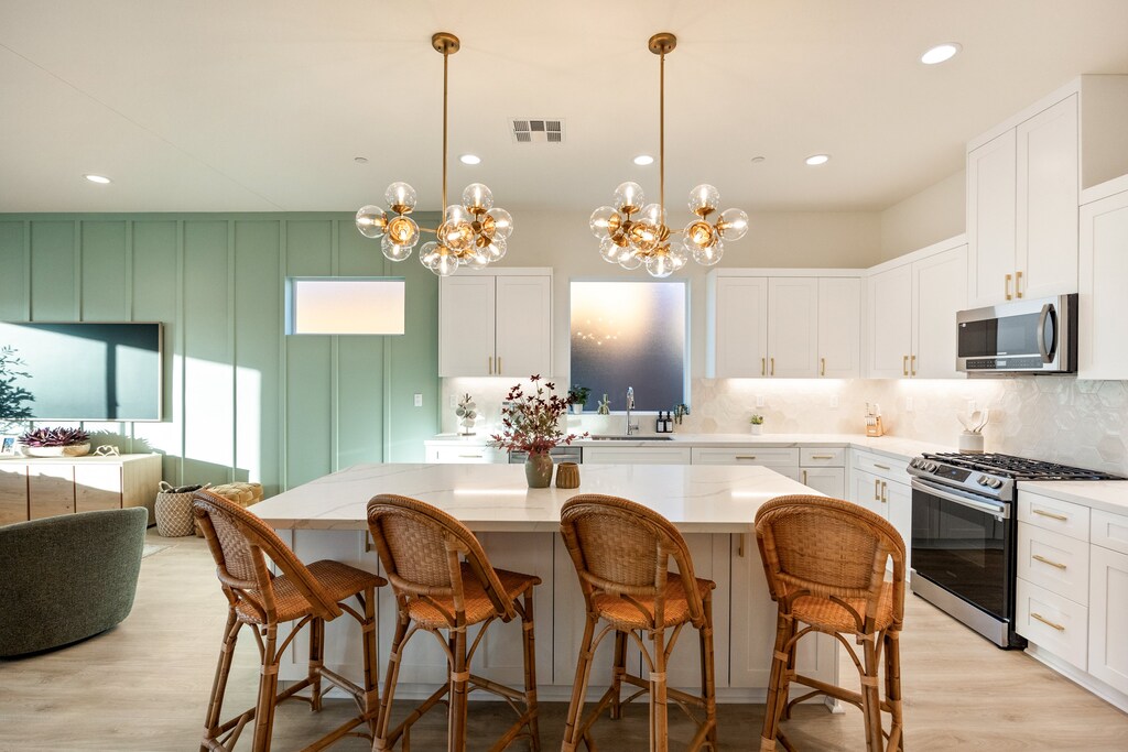 Fully Stocked Kitchen