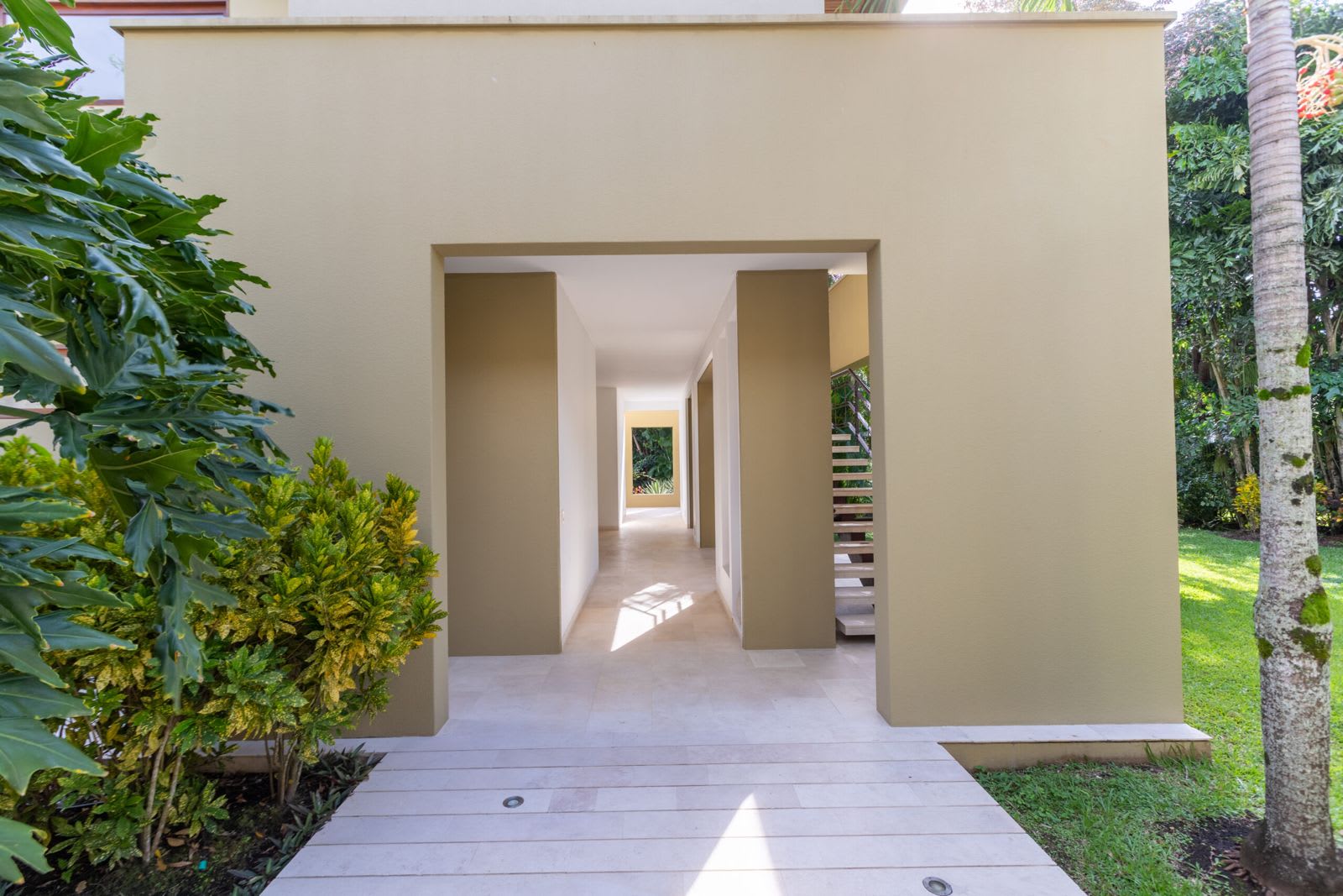 w* | Glowing 4BR Villa w/ Pool at Mesa de Yeguas