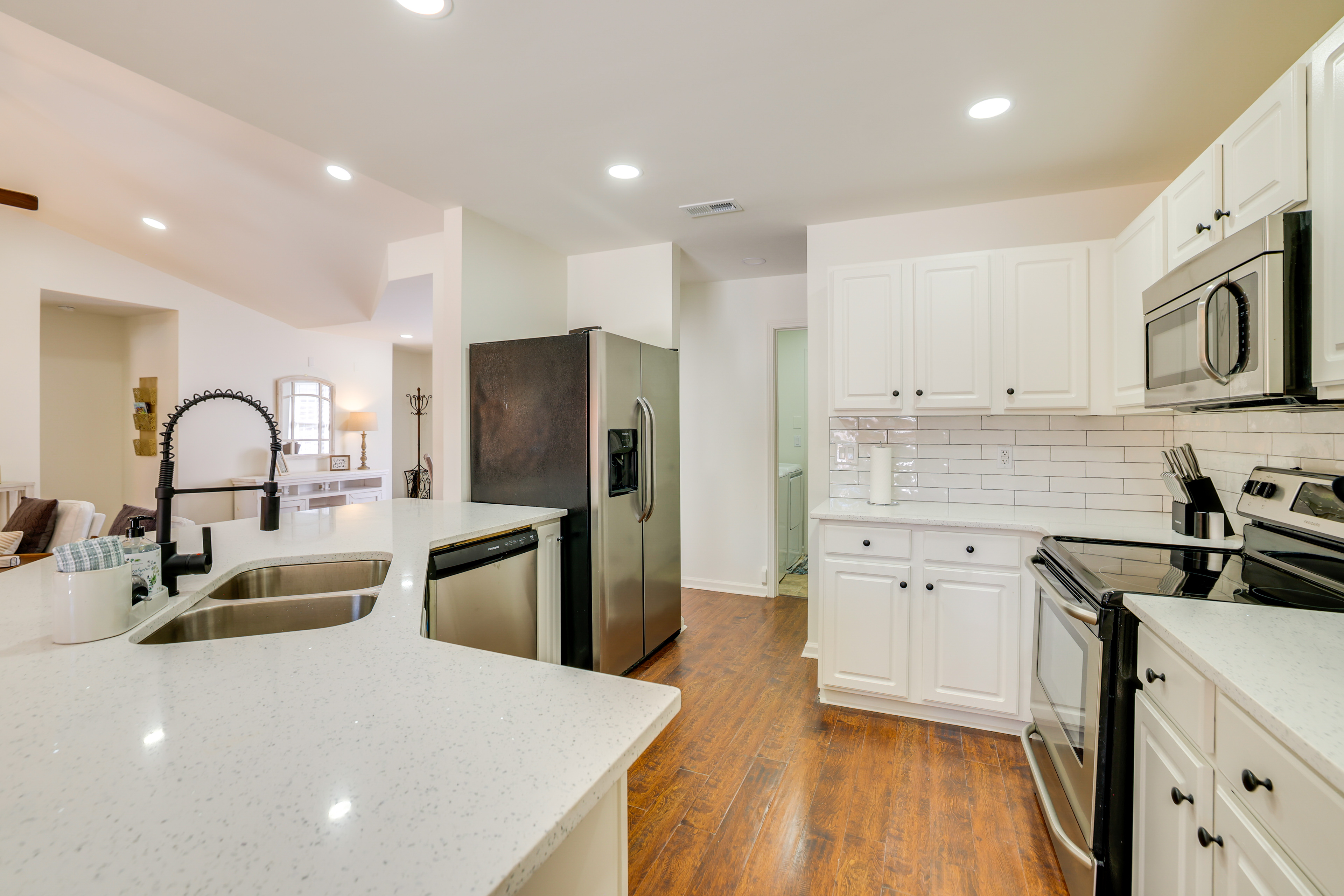 Mini Putting Green & Fire Pit: Simpsonville Gem