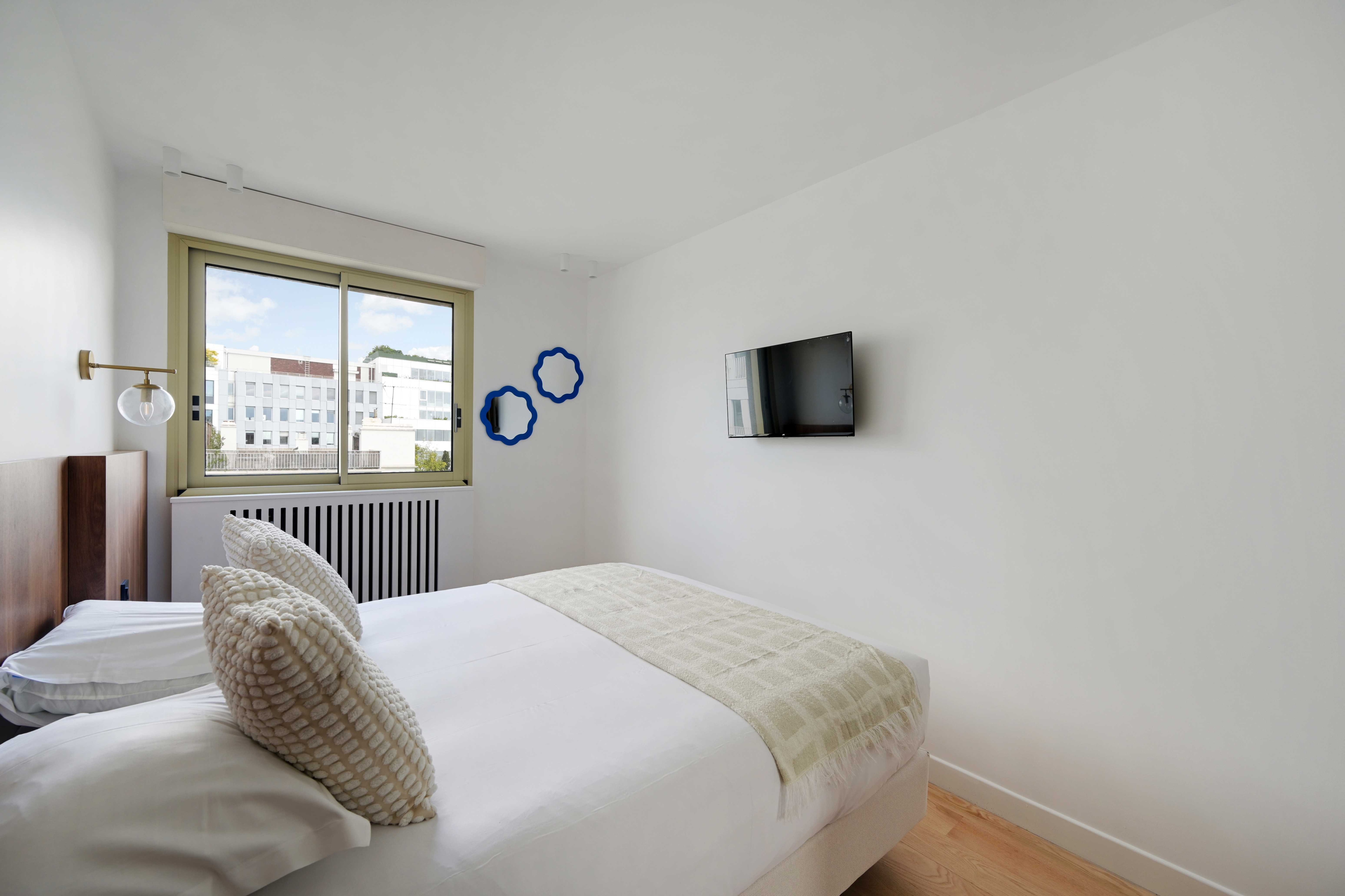 Cozy Modern Apartment in Neuilly with Balcony & AC - Mobility Lease