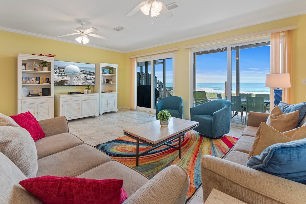 Open concept living with Gulf view just outside