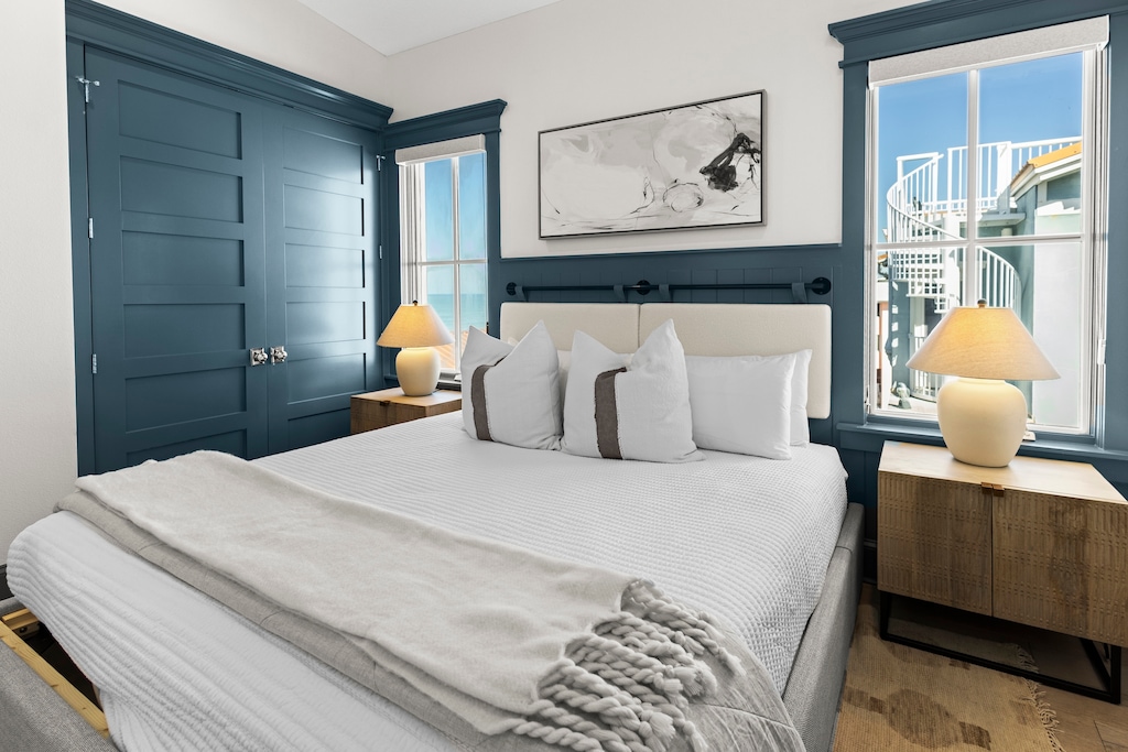 Sixth Bedroom, King
