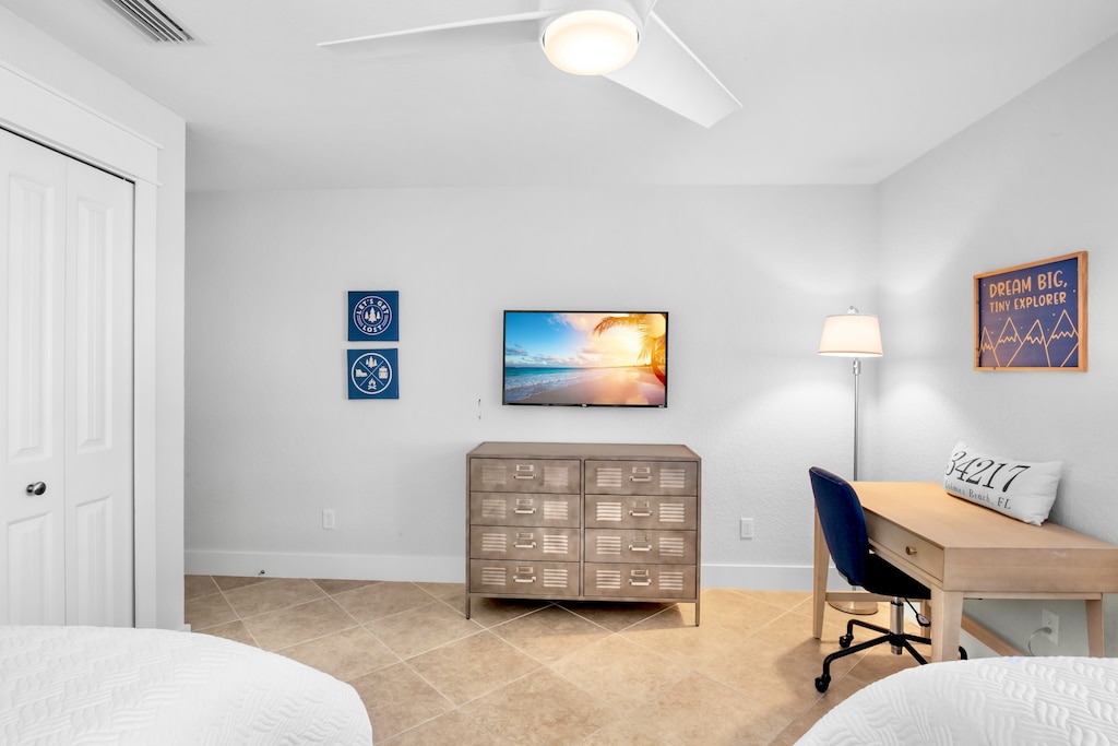 Third Bedroom, Two Twins