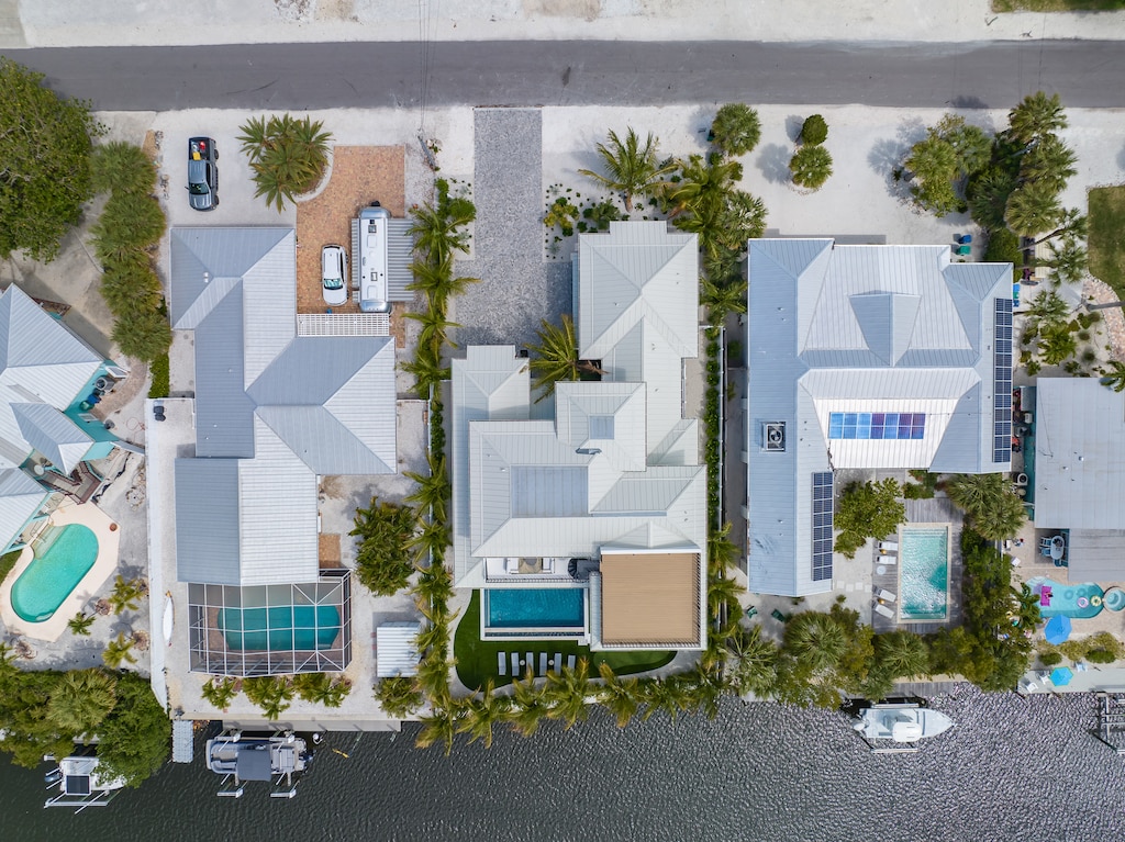 House with private pool