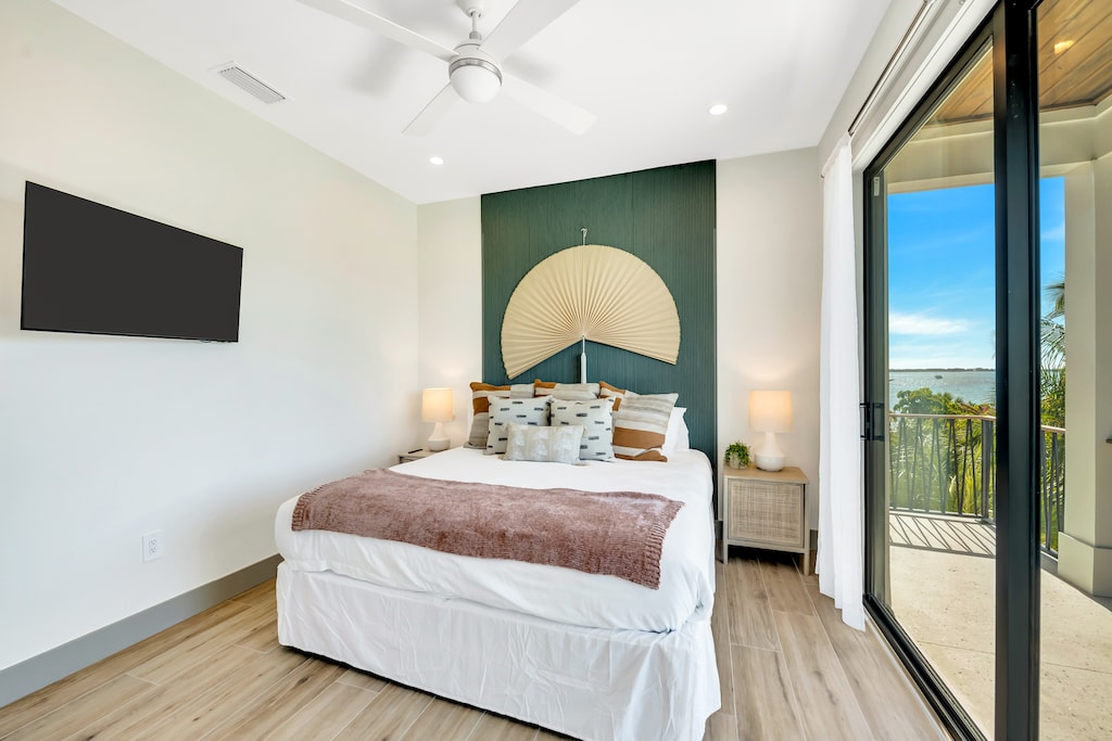 Third Bedroom - King Bed