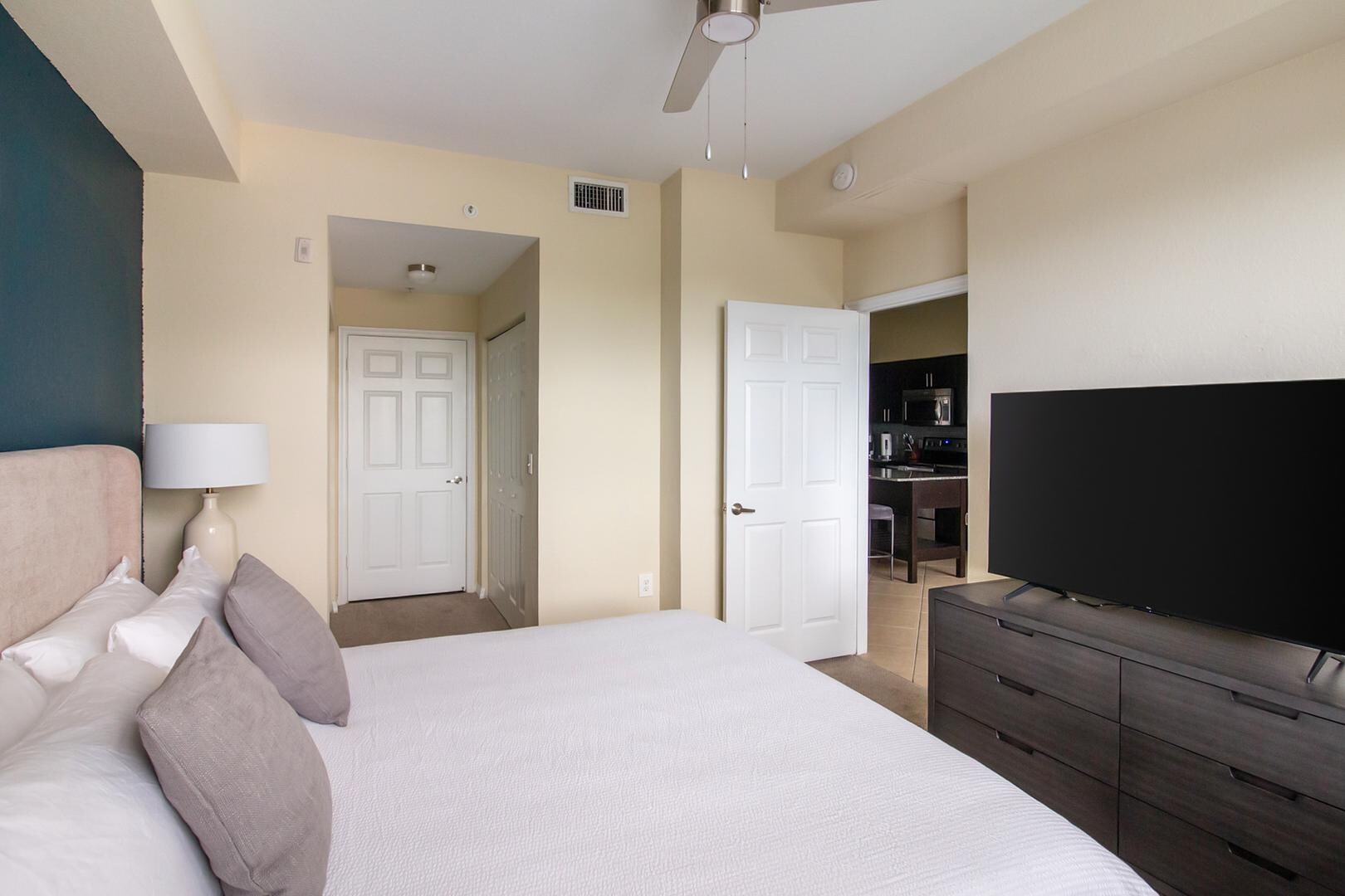 Spectacular 1BD, Gym, Clubhouse