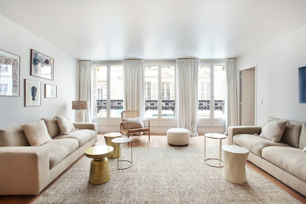 Salon avec 2 canapés lits