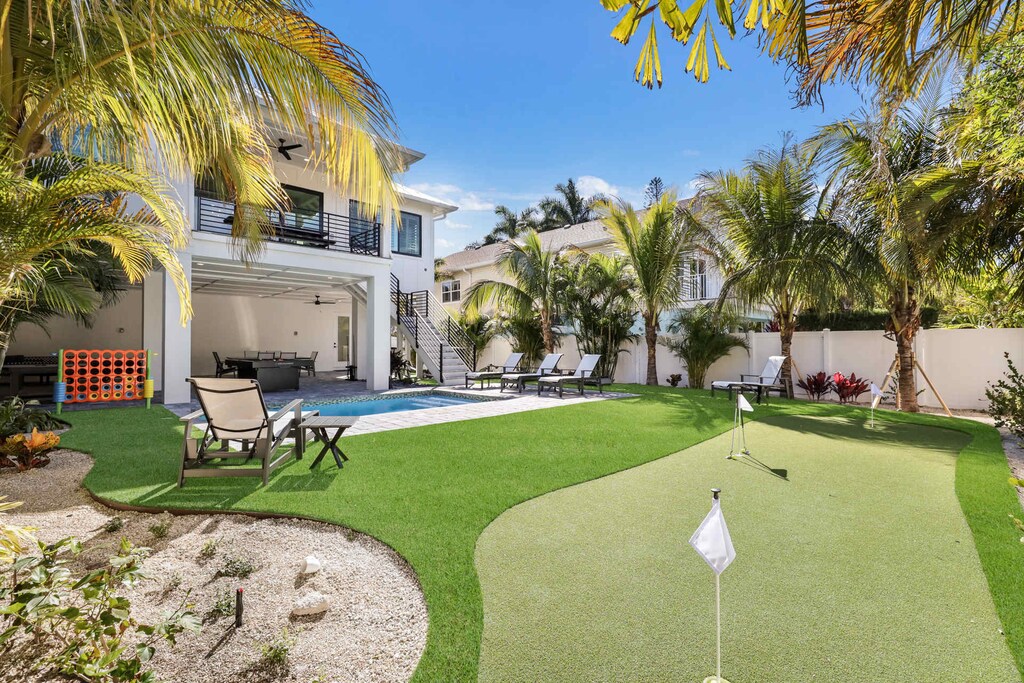 Putting Green & Pool