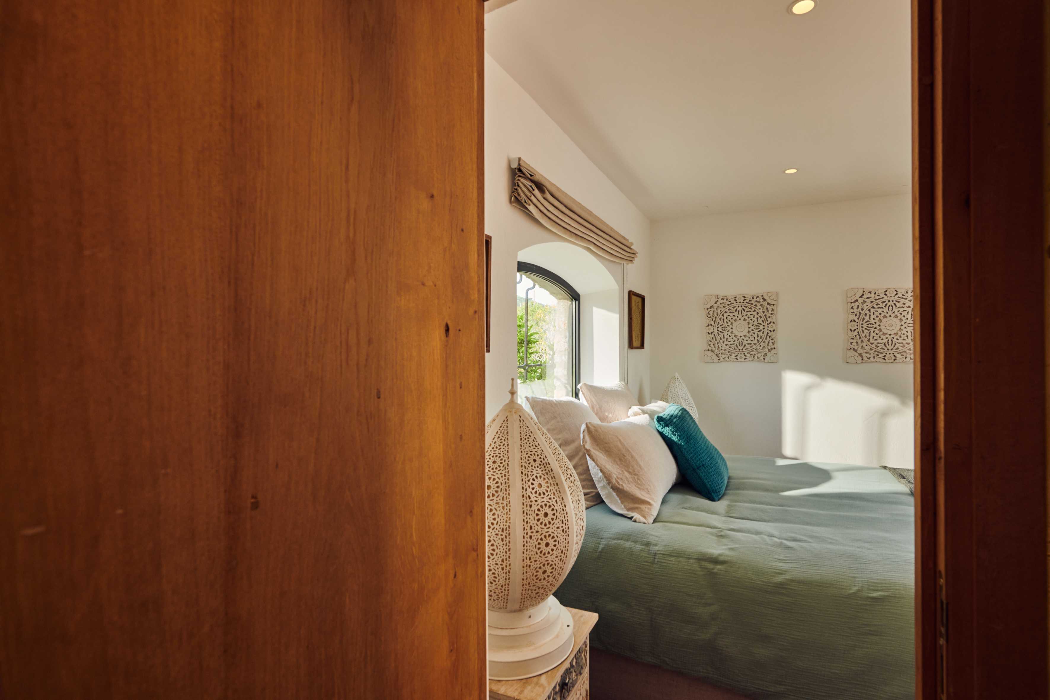 Prestigious Villa with Vineyard Views – Pool, 5 Suites, Outdoor Kitchen & Full Comfort Prestigious Villa with Vineyard Views – Pool, 5 Suites, Outdoor Kitchen & Full Comfort