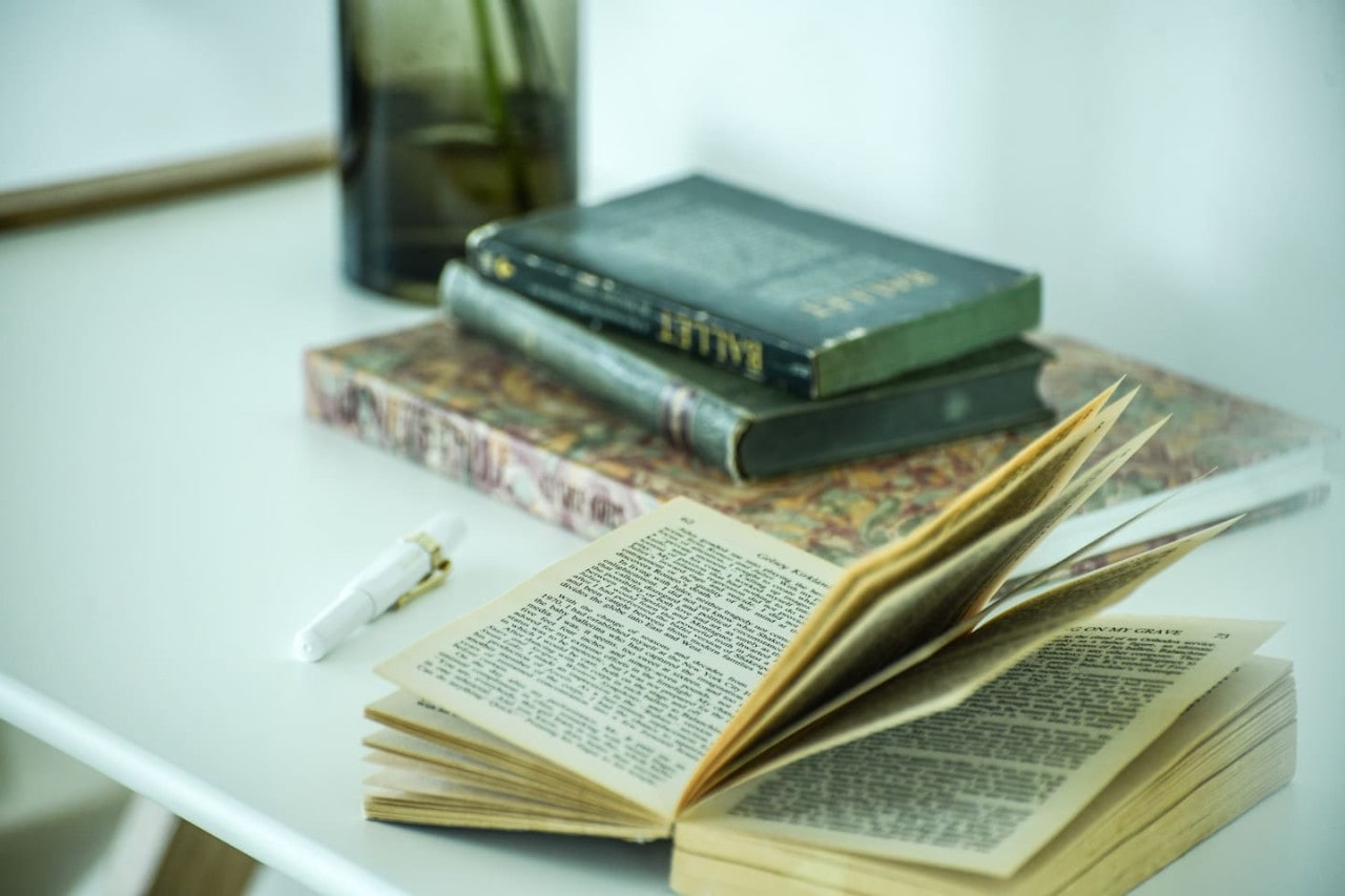 Luxury 2BR Apt w Balcony & Beach View